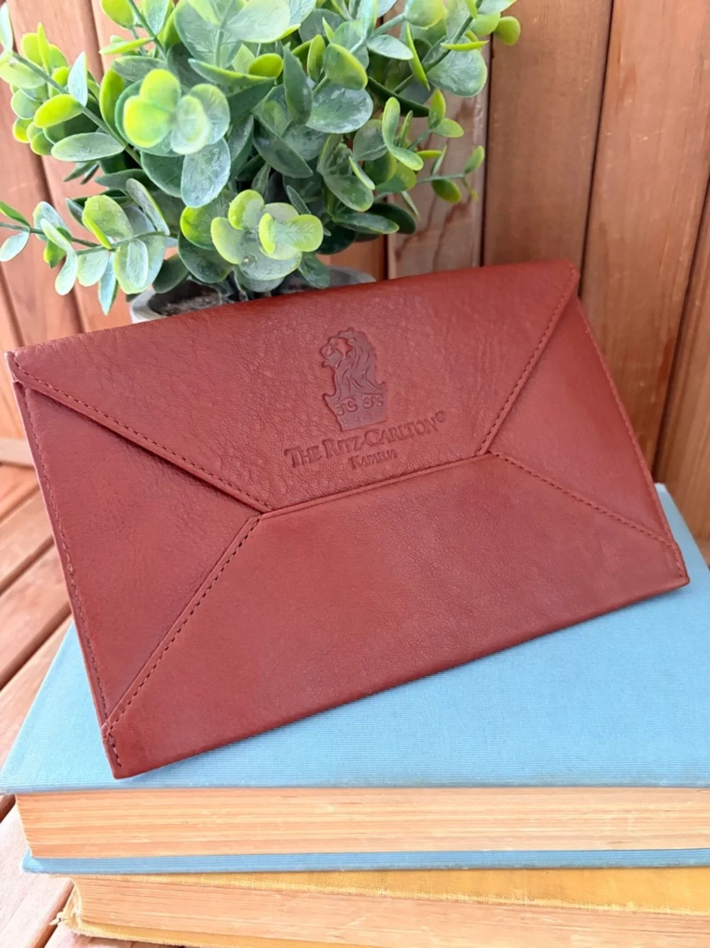 Ritz-Carlton Kapalua Leather Envelope Clutch | Vintage Hotel Collection Wallet - Picture 1 of 7